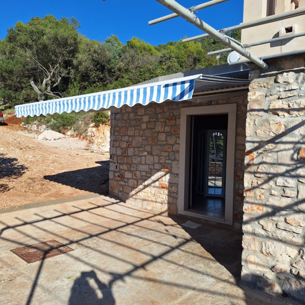 Seaside House Sonja, Seaside House Sonja - Robinson type accommodation on Hvar island in isolated bay Gdinj