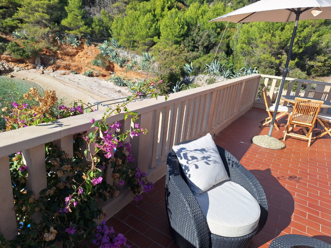 Relaxation on the terrace by the sea and rest in seclusion, Seaside House Sonja - Robinson type accommodation on Hvar island in isolated bay Gdinj